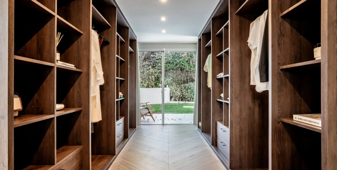 Продажа апартаментов на первом этаже в The Golden Mile 11