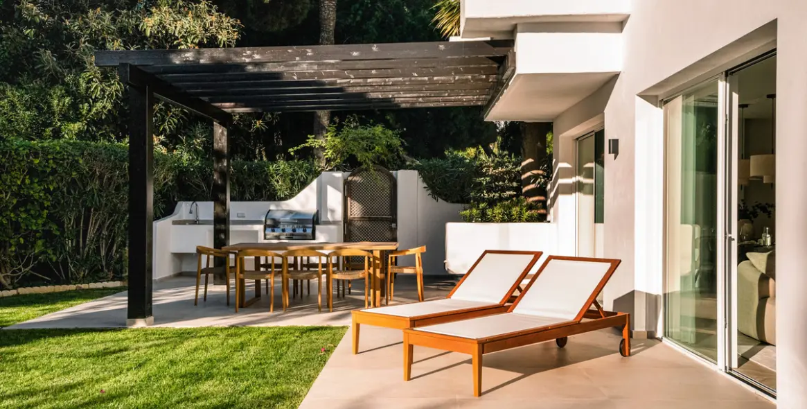 Продажа апартаментов на первом этаже в The Golden Mile 12