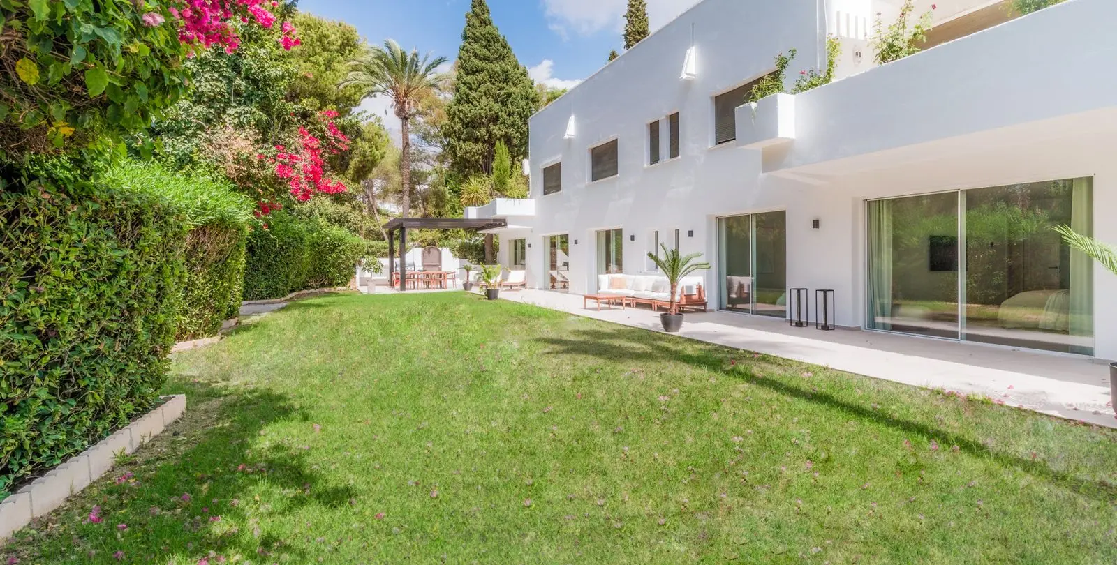 Sale of ground floor apartment in The Golden Mile 1