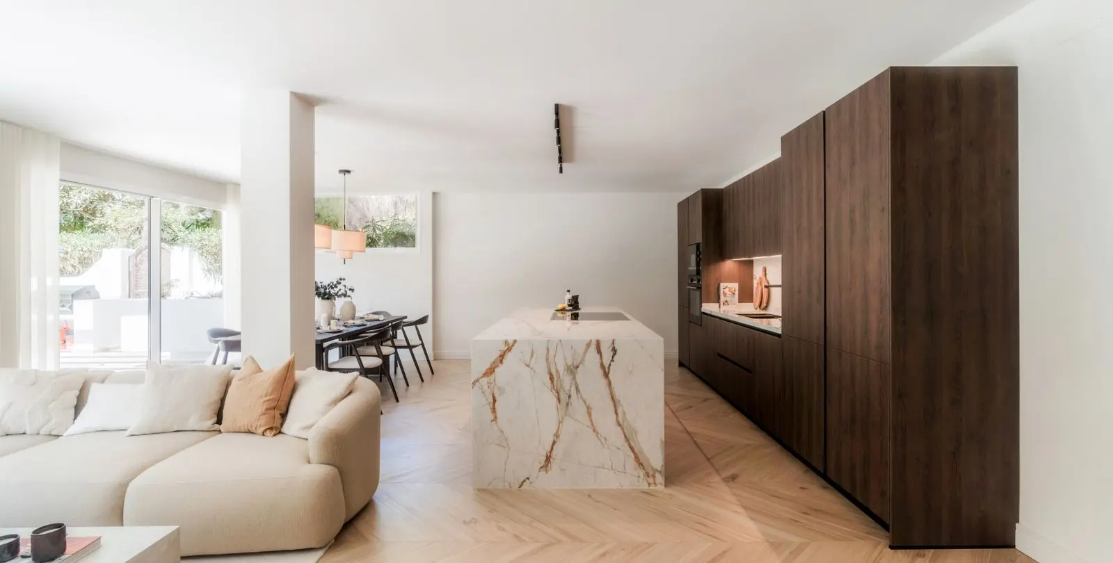 Sale of ground floor apartment in The Golden Mile 2