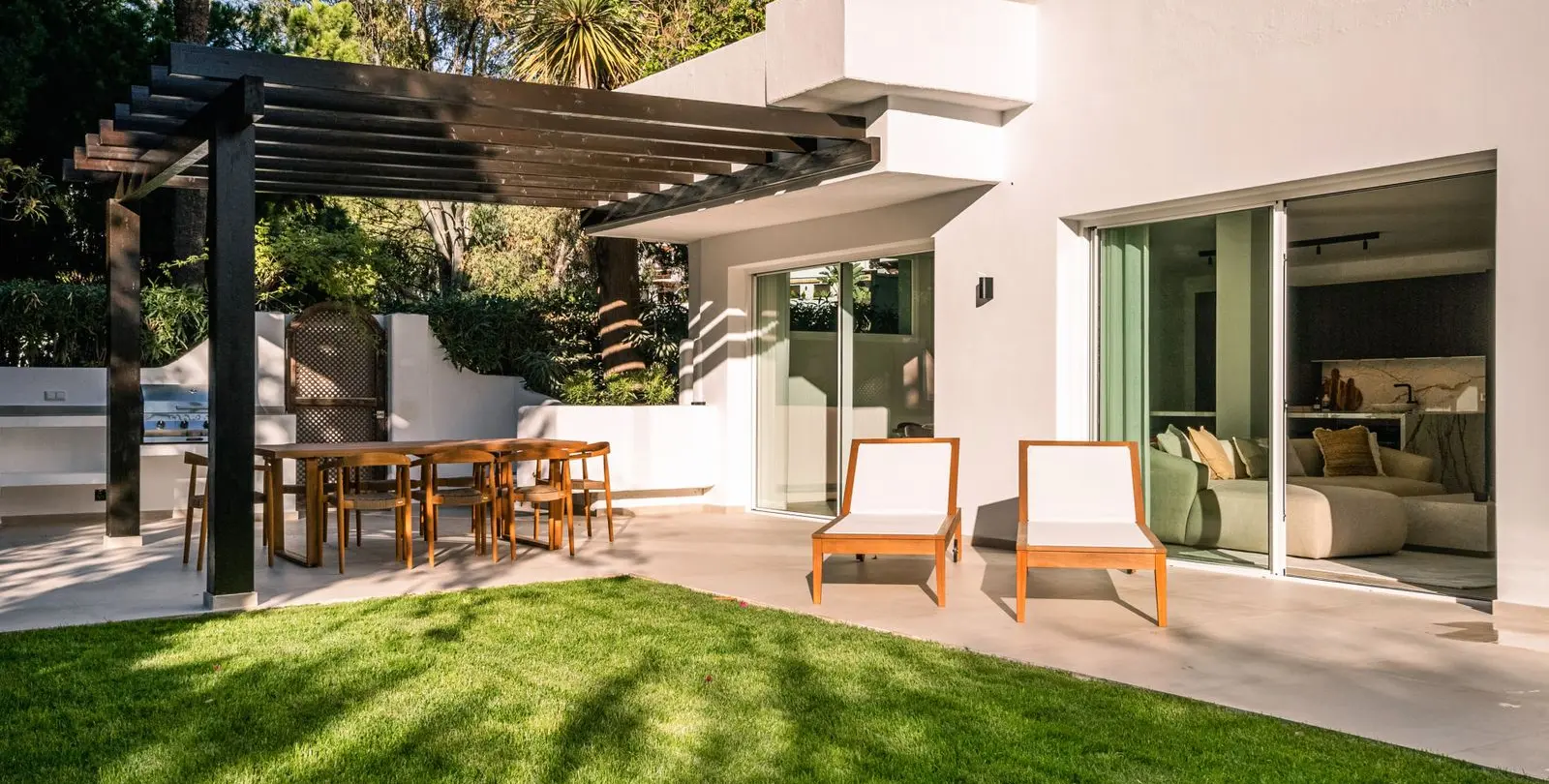 Sale of ground floor apartment in The Golden Mile 4