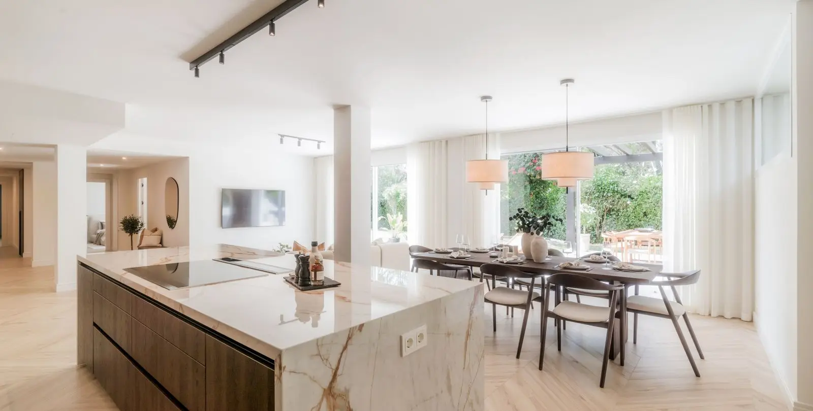 Sale of ground floor apartment in The Golden Mile 5
