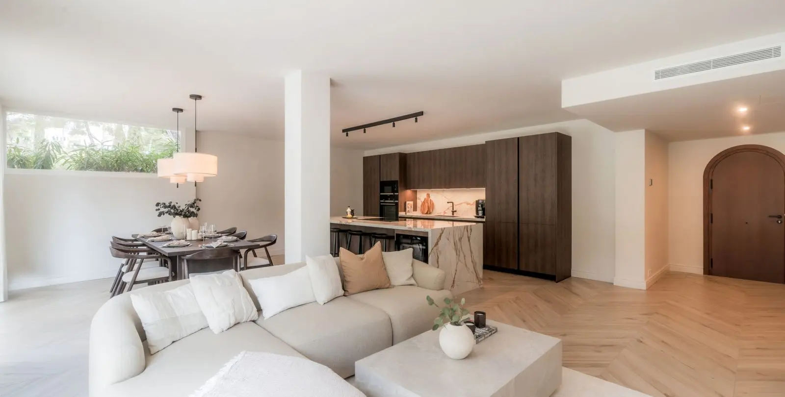 Sale of ground floor apartment in The Golden Mile 8