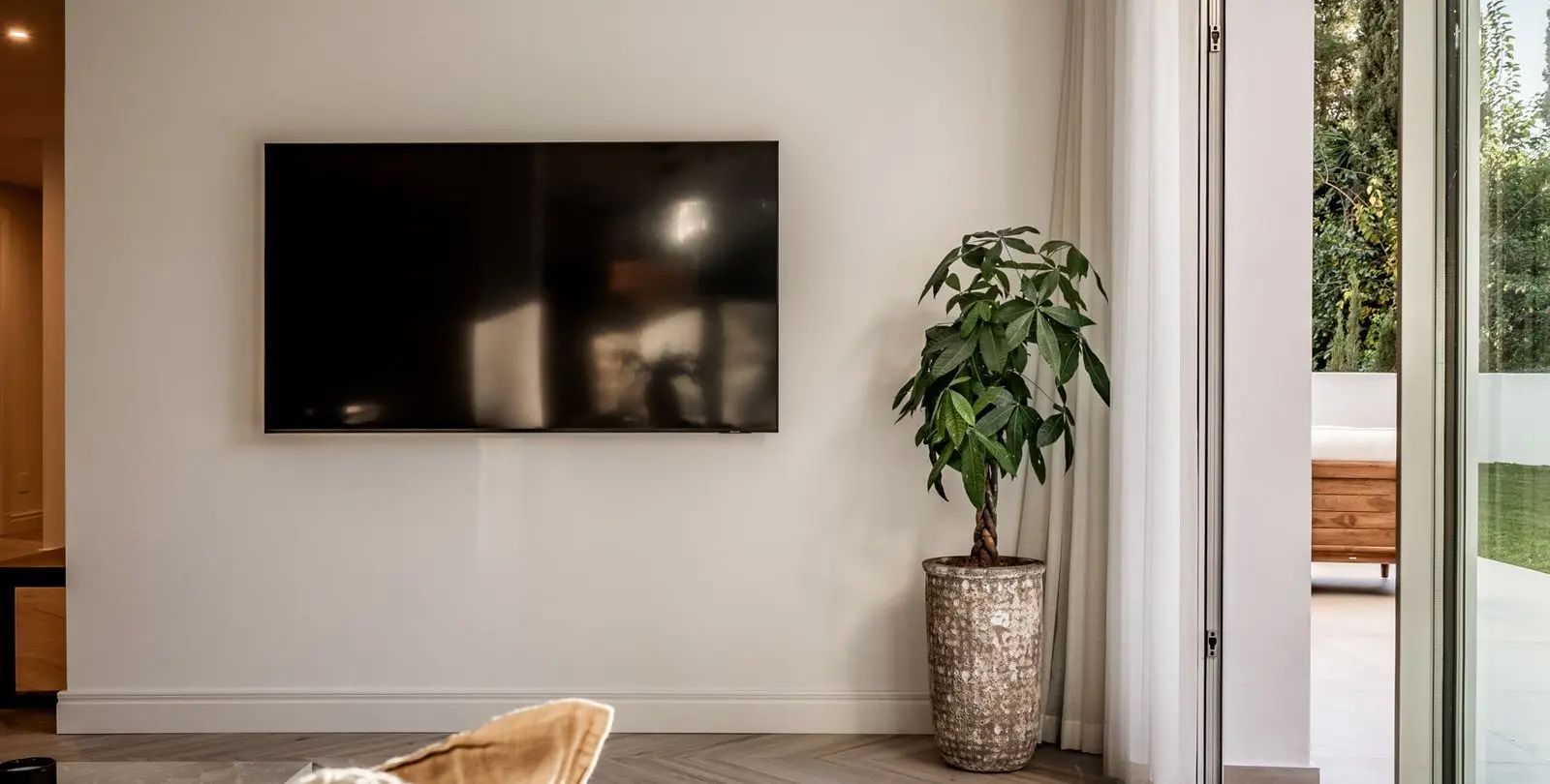 Sale of ground floor apartment in The Golden Mile 20