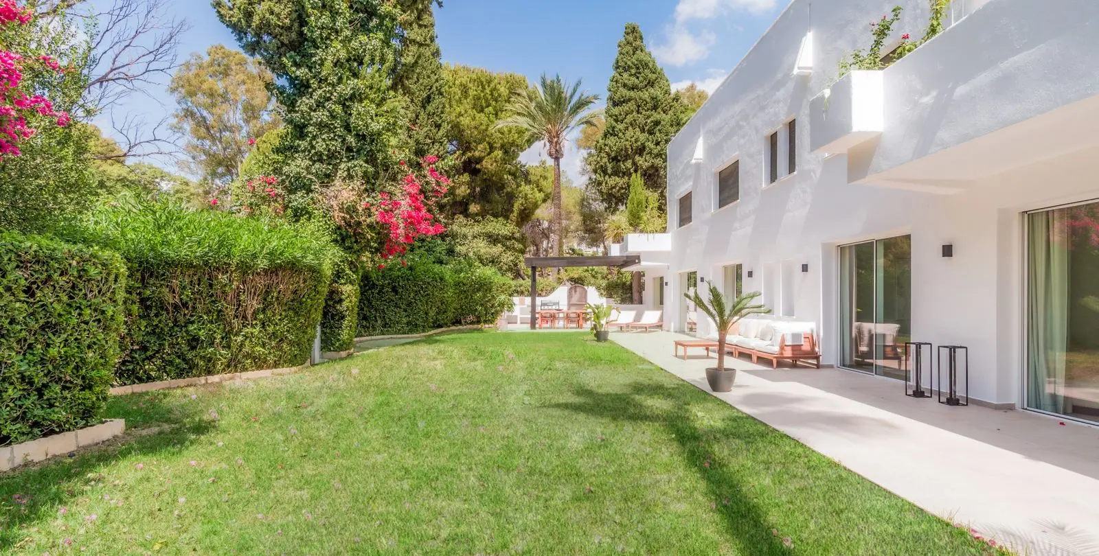 Sale of ground floor apartment in The Golden Mile 22
