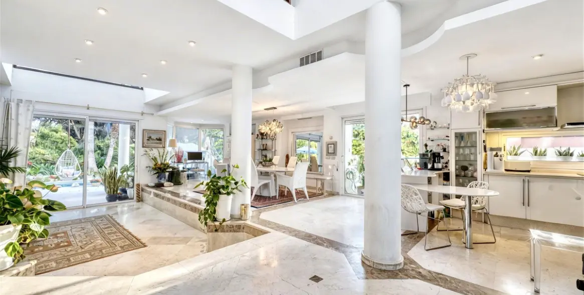 Продажа  отдельно стоящей виллы в New Golden Mile 5