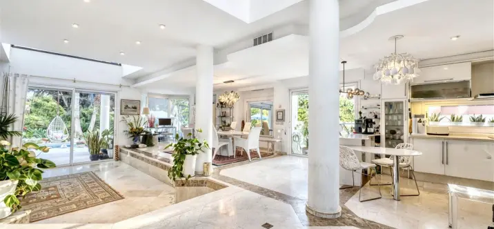 Продажа  отдельно стоящей виллы в New Golden Mile 4