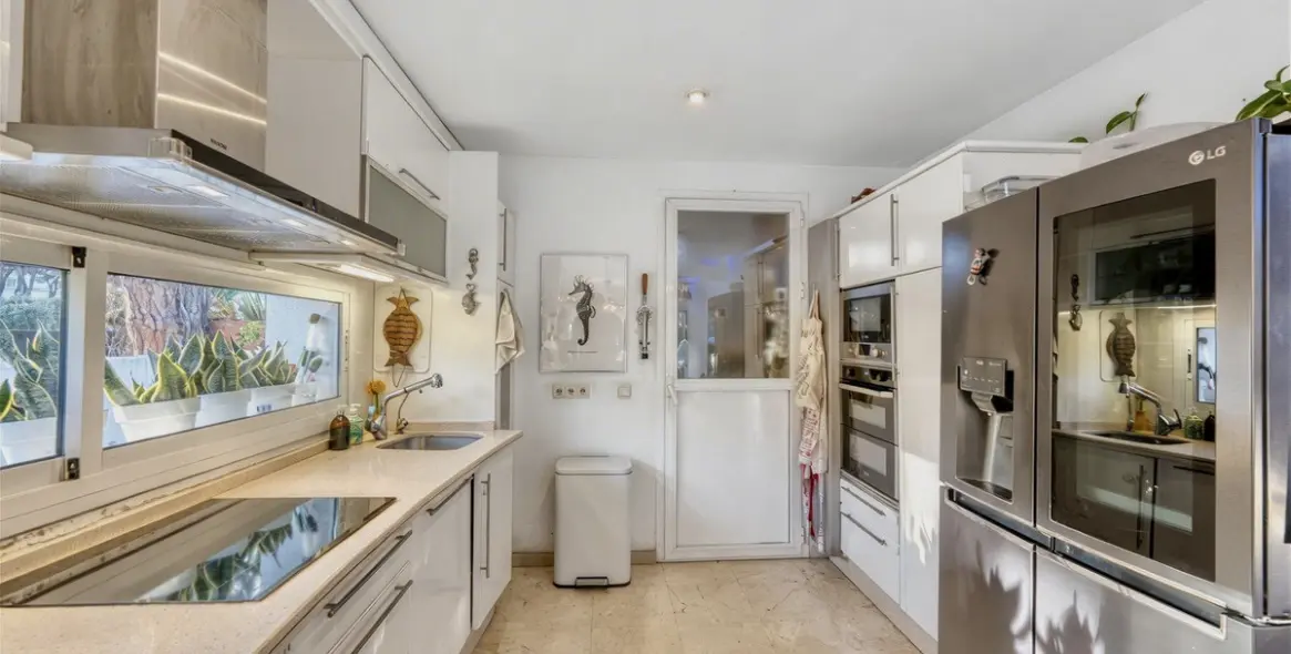 Продажа  отдельно стоящей виллы в New Golden Mile 6