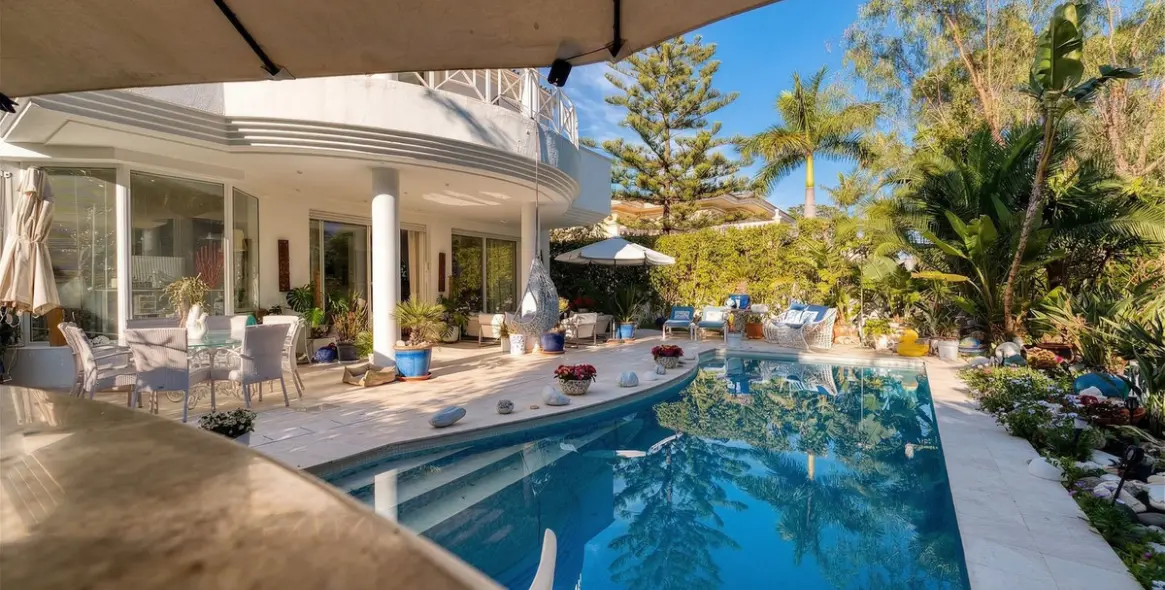 Продажа  отдельно стоящей виллы в New Golden Mile 9