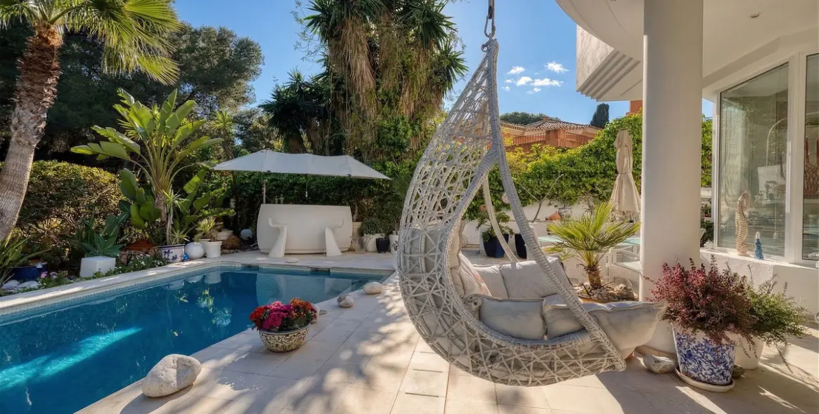 Продажа  отдельно стоящей виллы в New Golden Mile 10