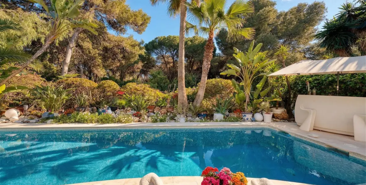 Продажа  отдельно стоящей виллы в New Golden Mile 11