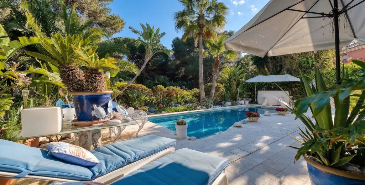 Продажа  отдельно стоящей виллы в New Golden Mile 16