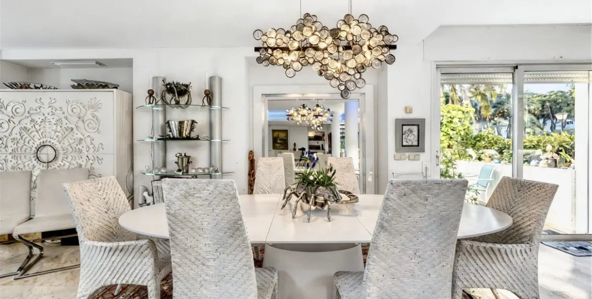 Продажа  отдельно стоящей виллы в New Golden Mile 18