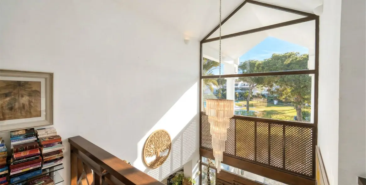 Продажа  отдельно стоящей виллы в New Golden Mile 28