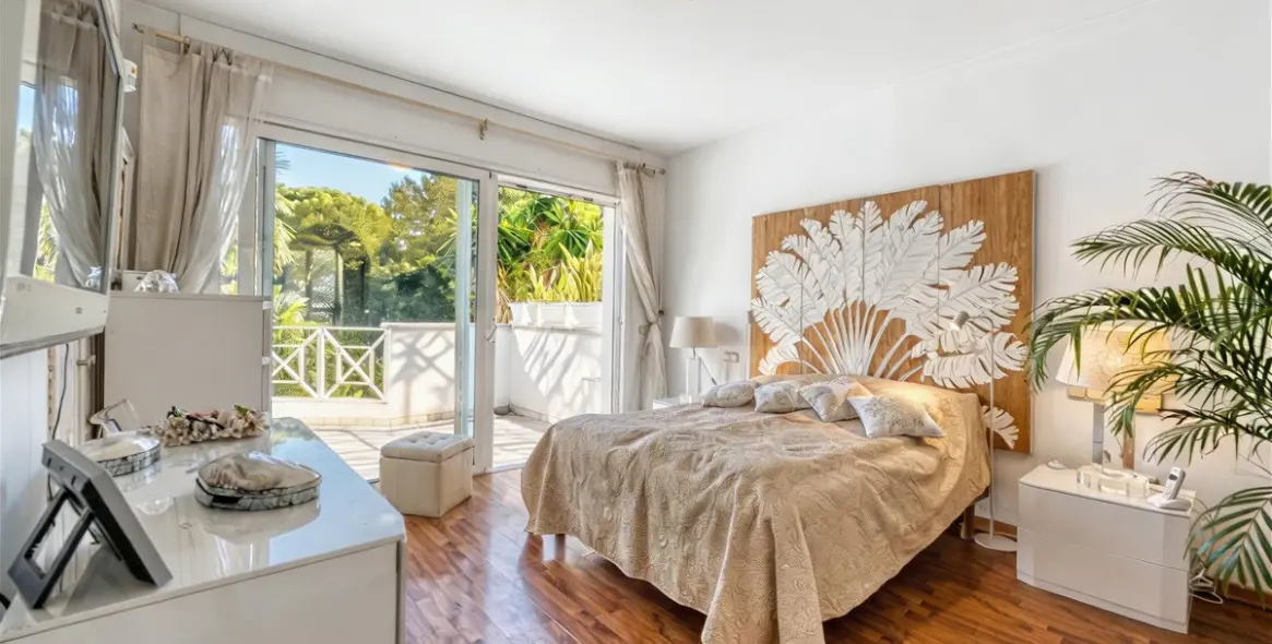 Продажа  отдельно стоящей виллы в New Golden Mile 35