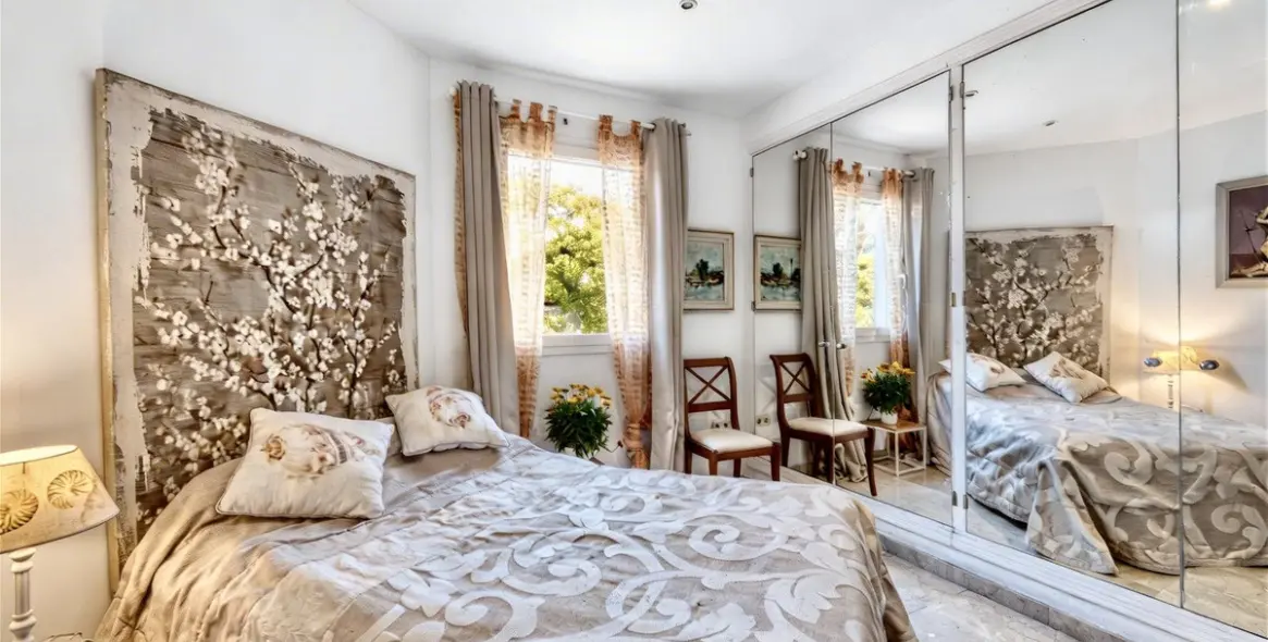 Продажа  отдельно стоящей виллы в New Golden Mile 44