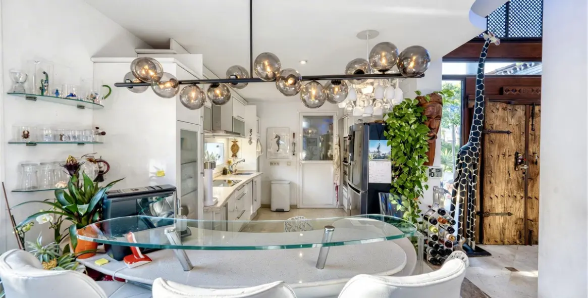 Продажа  отдельно стоящей виллы в New Golden Mile 46