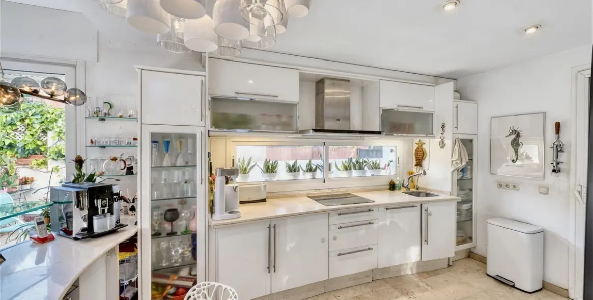 Продажа  отдельно стоящей виллы в New Golden Mile 48