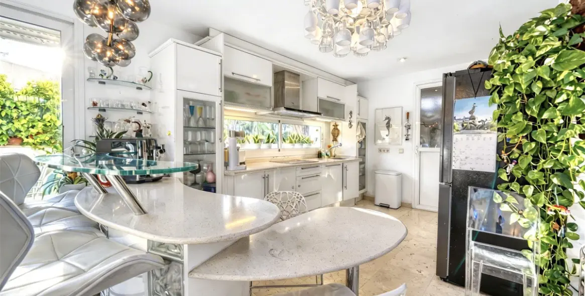 Продажа  отдельно стоящей виллы в New Golden Mile 58