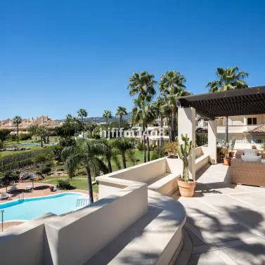 Продажа двухуровневого пентхауса в Nueva Andalucía