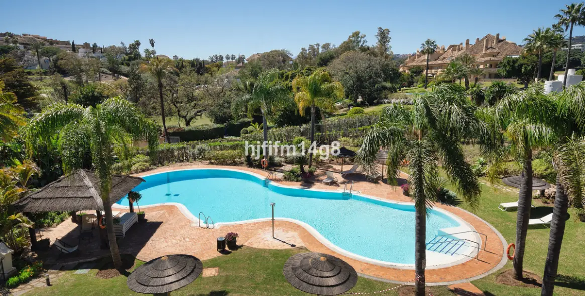 Продажа двухуровневого пентхауса в Nueva Andalucía 2