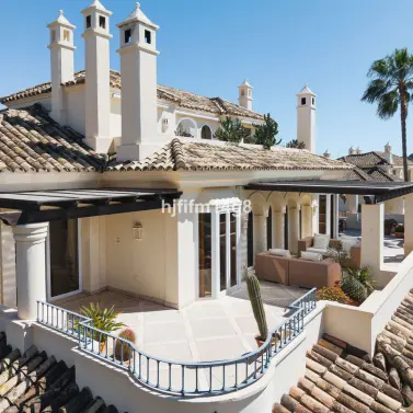 Продажа двухуровневого пентхауса в Nueva Andalucía