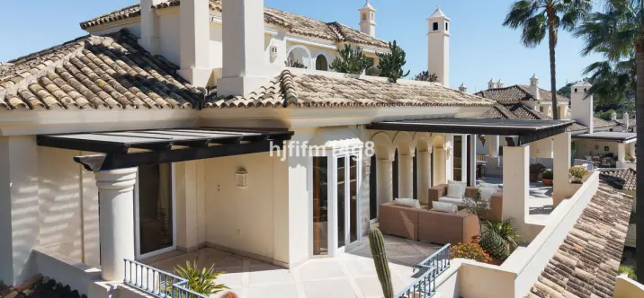 Продажа двухуровневого пентхауса в Nueva Andalucía 2