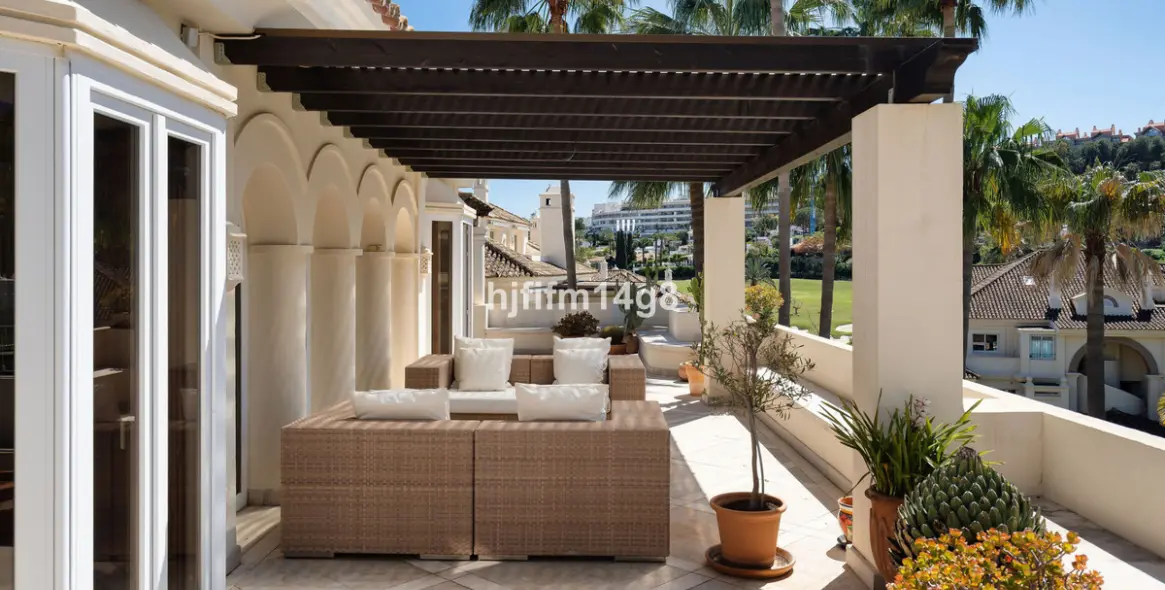 Продажа двухуровневого пентхауса в Nueva Andalucía 4