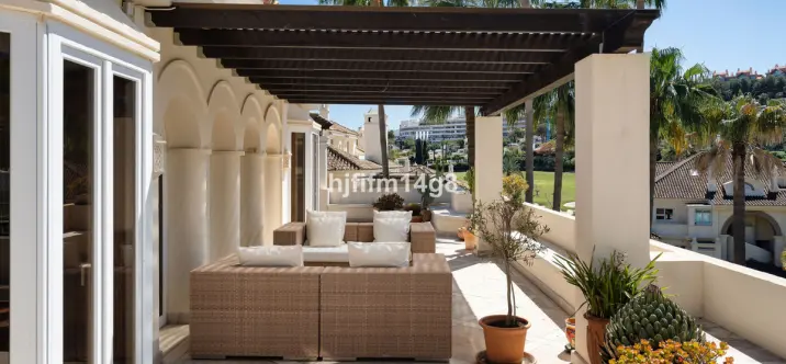 Продажа двухуровневого пентхауса в Nueva Andalucía 3