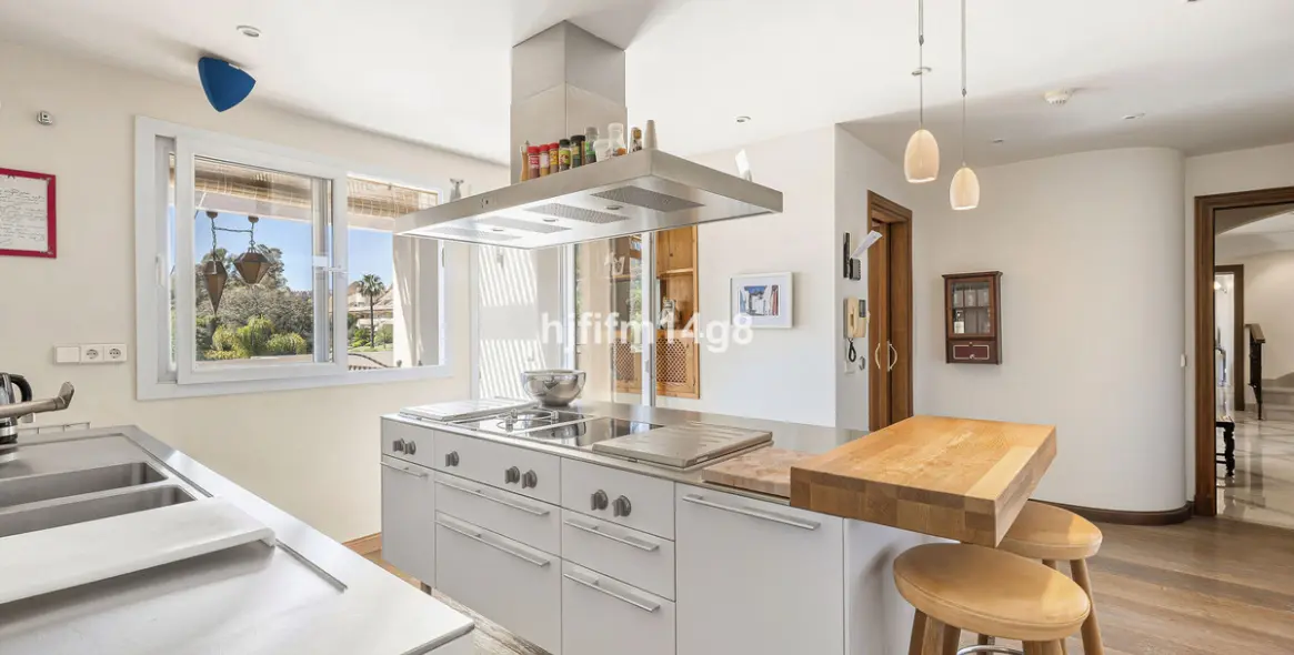 Продажа двухуровневого пентхауса в Nueva Andalucía 8