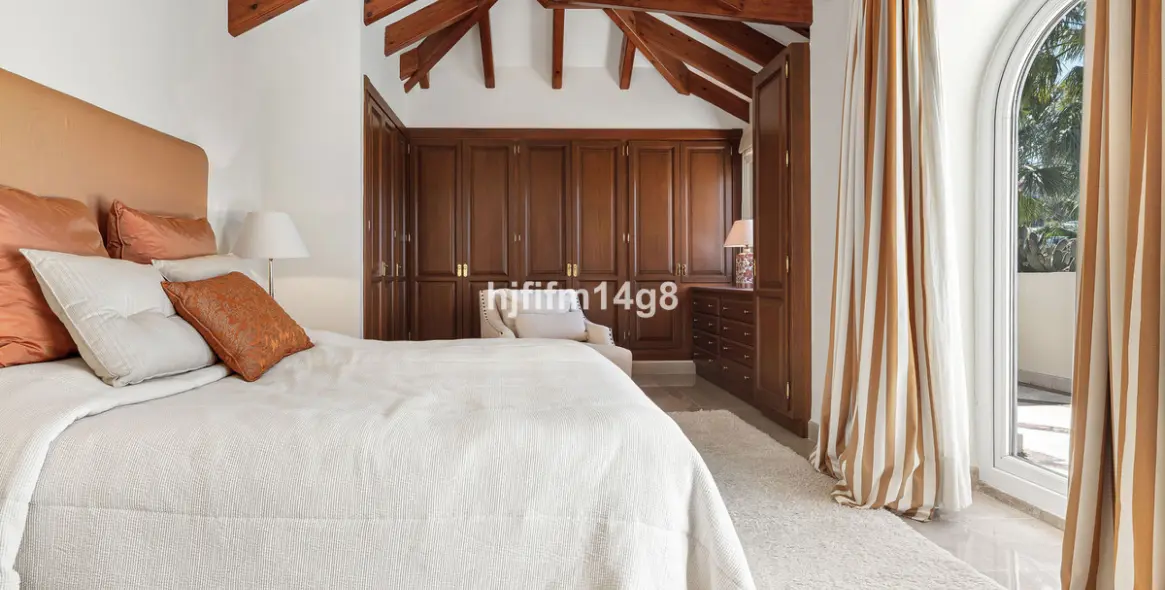 Продажа двухуровневого пентхауса в Nueva Andalucía 9