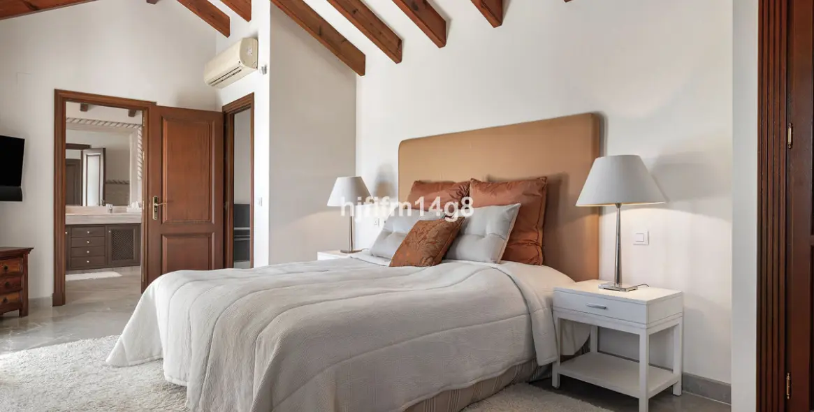 Продажа двухуровневого пентхауса в Nueva Andalucía 10