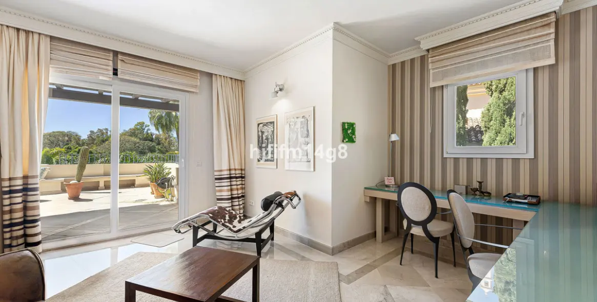 Продажа двухуровневого пентхауса в Nueva Andalucía 12