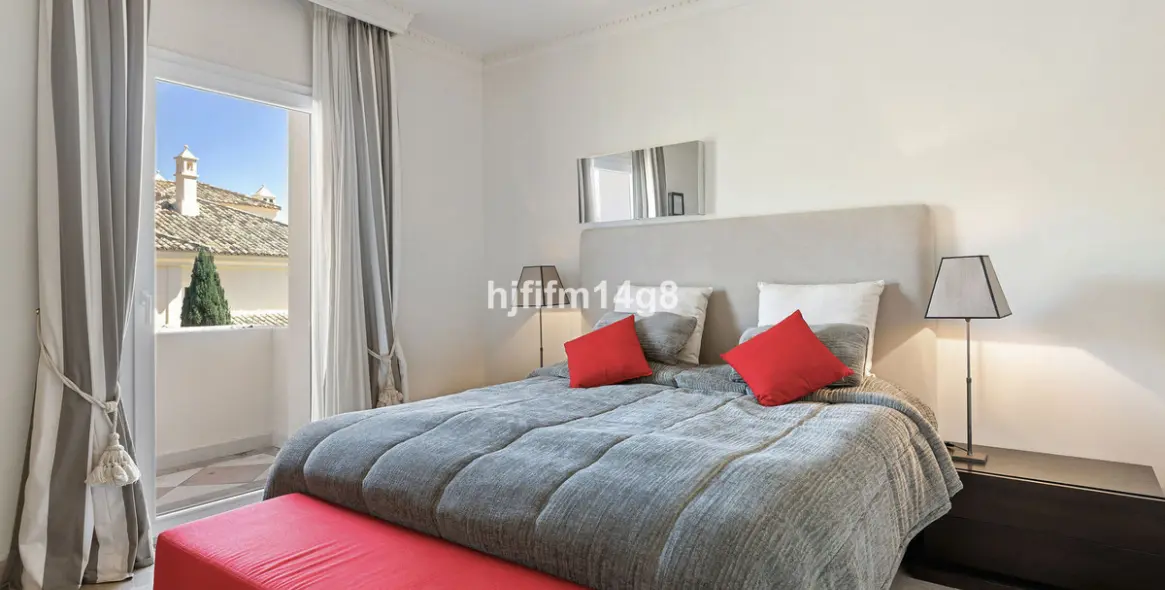 Продажа двухуровневого пентхауса в Nueva Andalucía 14