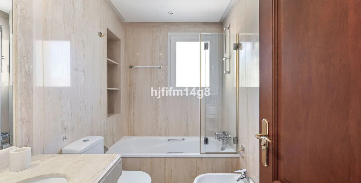 Продажа двухуровневого пентхауса в Nueva Andalucía 15