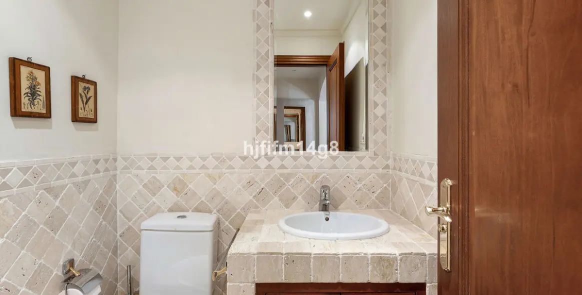 Продажа двухуровневого пентхауса в Nueva Andalucía 22