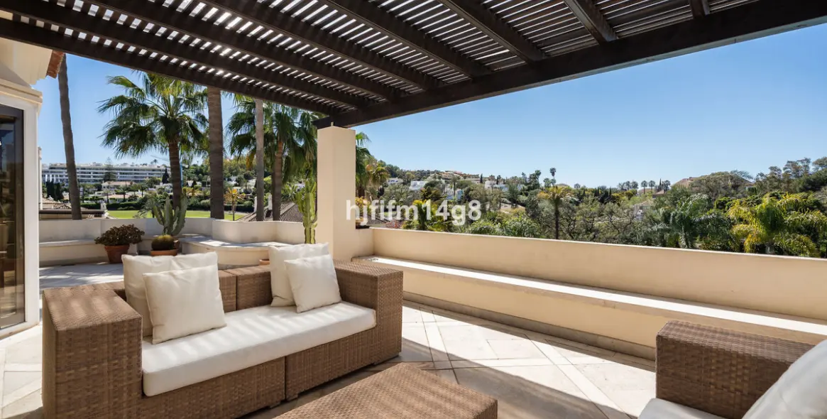 Продажа двухуровневого пентхауса в Nueva Andalucía 23