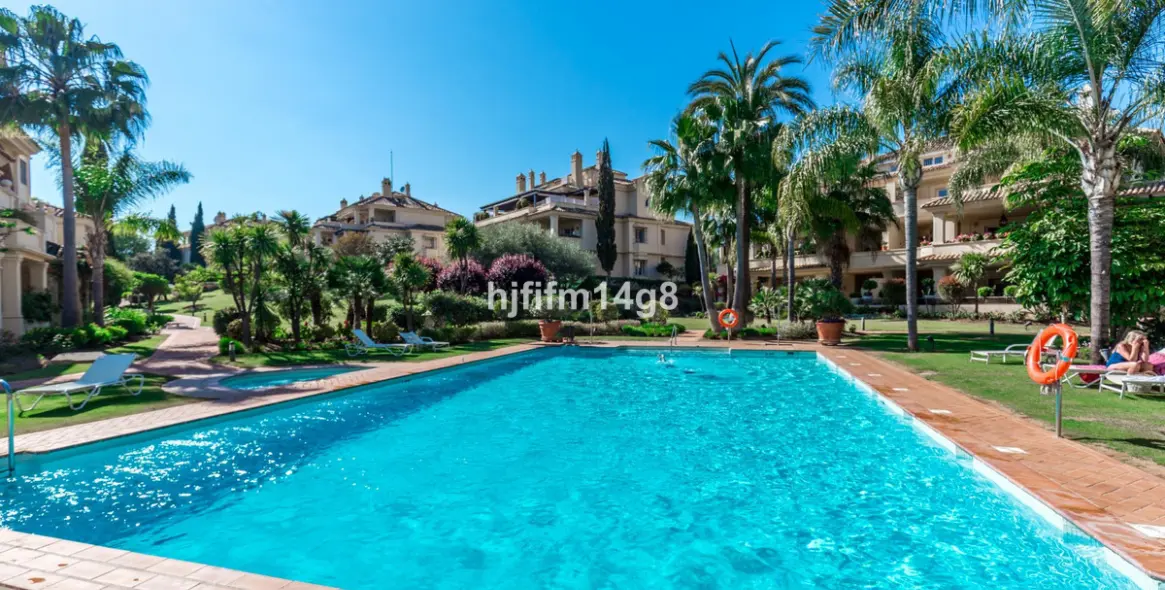 Продажа двухуровневого пентхауса в Nueva Andalucía 30