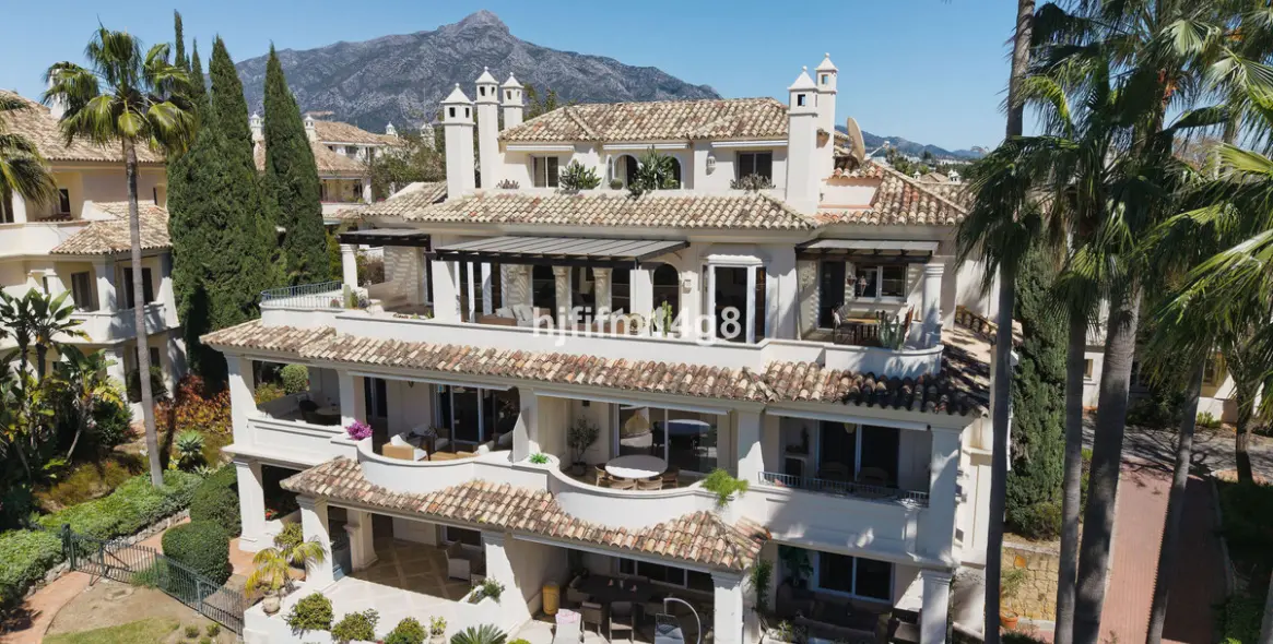 Продажа двухуровневого пентхауса в Nueva Andalucía 35