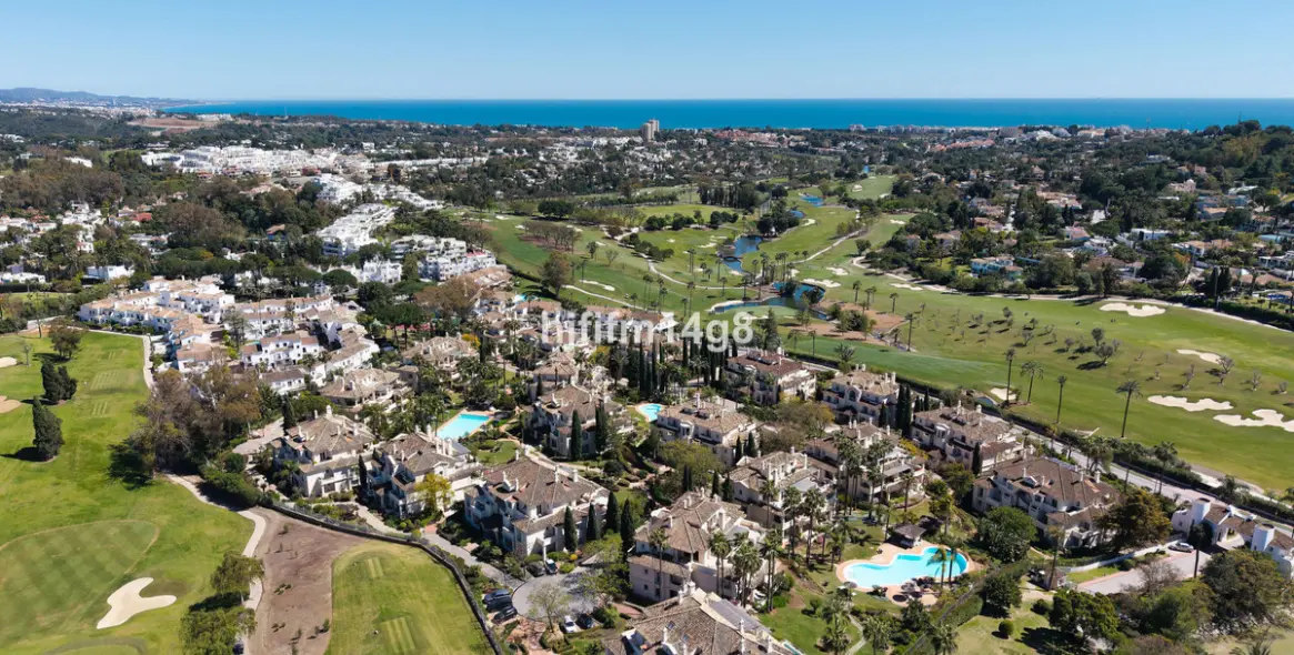 Продажа двухуровневого пентхауса в Nueva Andalucía 39