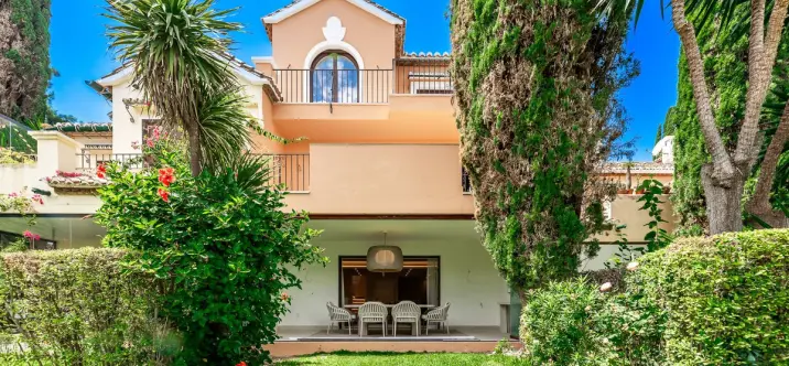 Продажа таунхауса в Estepona 1