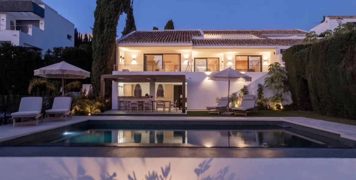 Продажа дома на две семьи в El Paraiso 1