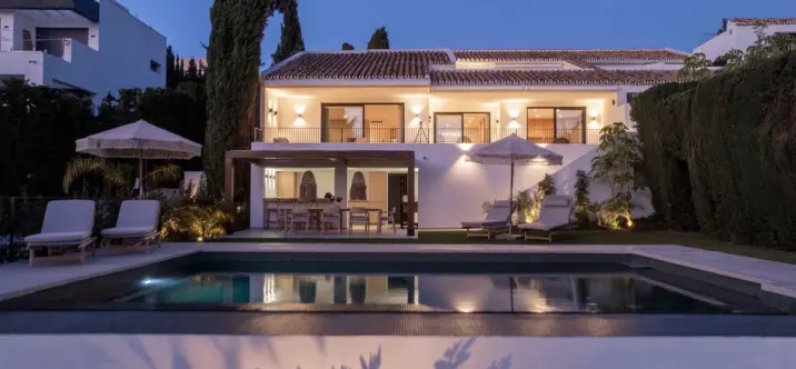 Продажа дома на две семьи в El Paraiso 0