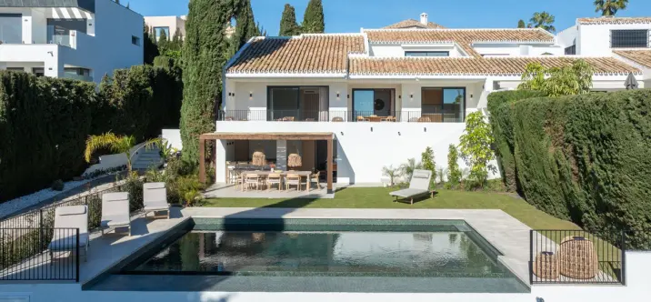 Продажа дома на две семьи в El Paraiso 1