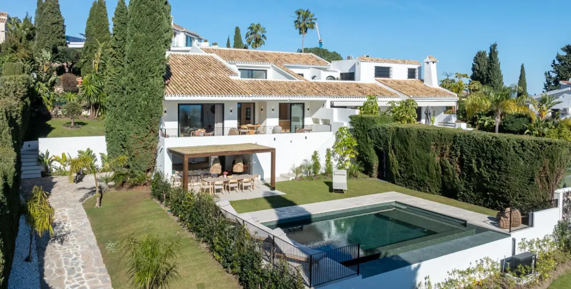 Продажа дома на две семьи в El Paraiso 3