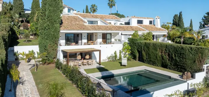 Продажа дома на две семьи в El Paraiso 2