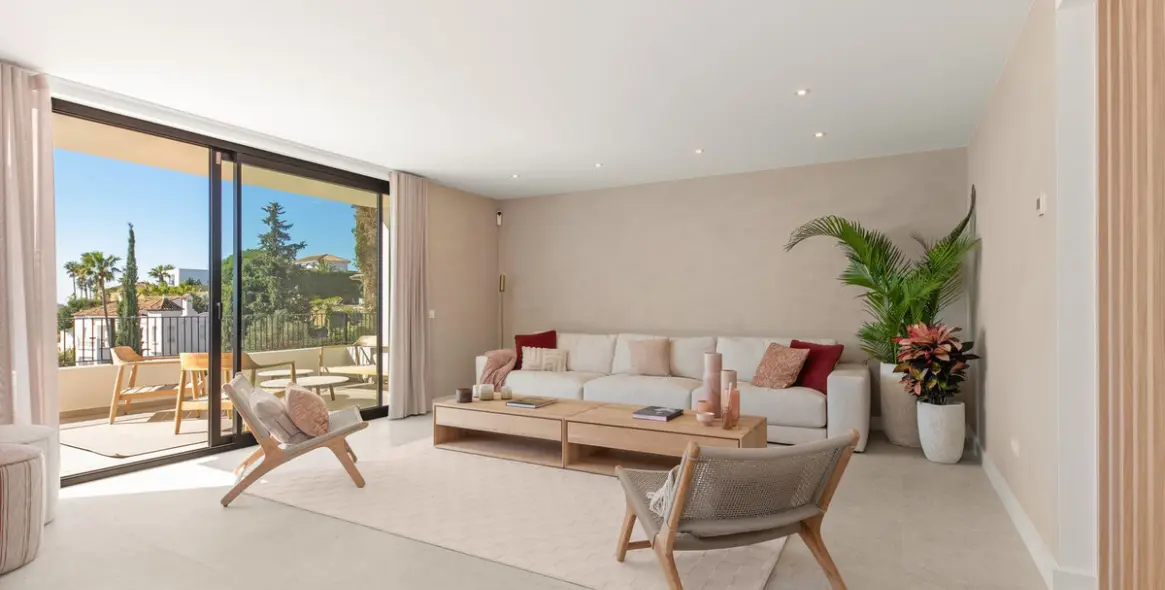 Продажа дома на две семьи в El Paraiso 4