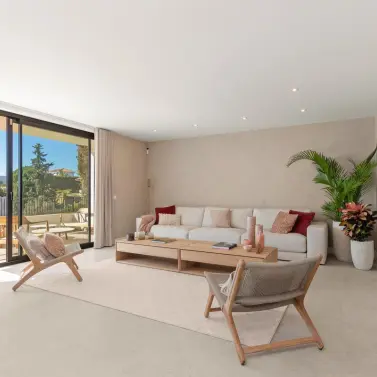 Продажа дома на две семьи в El Paraiso