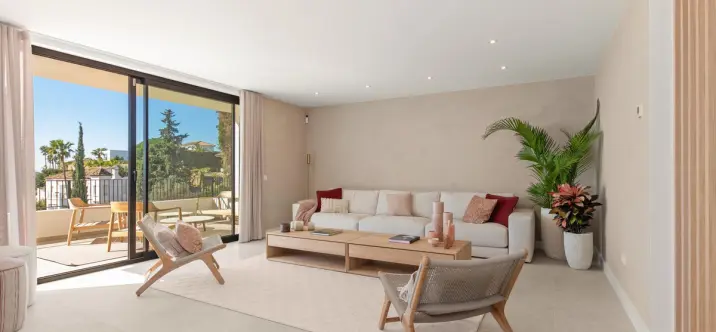 Продажа дома на две семьи в El Paraiso 3