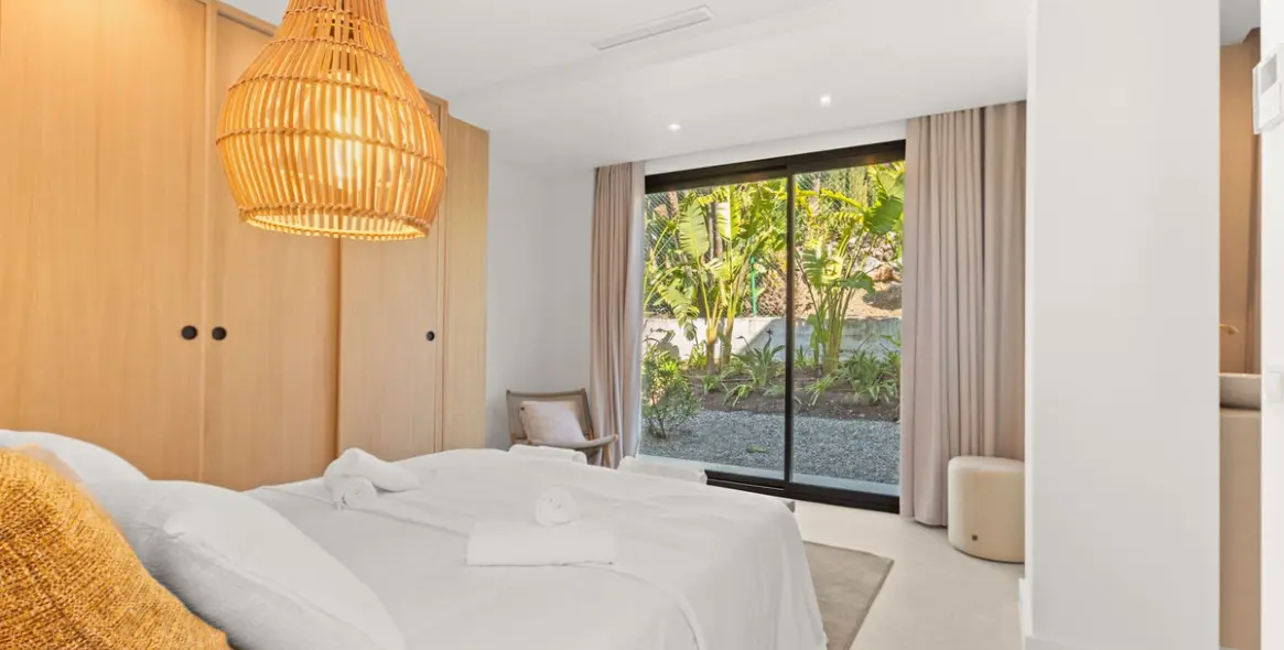 Продажа дома на две семьи в El Paraiso 8